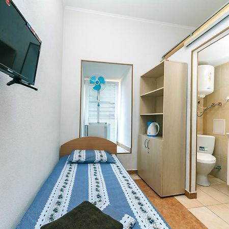 קייב Small Room Near Independence Square מראה חיצוני תמונה