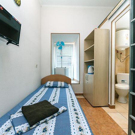 קייב Small Room Near Independence Square מראה חיצוני תמונה