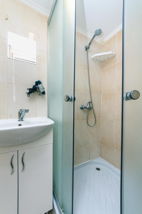 קייב Small Room Near Independence Square מראה חיצוני תמונה