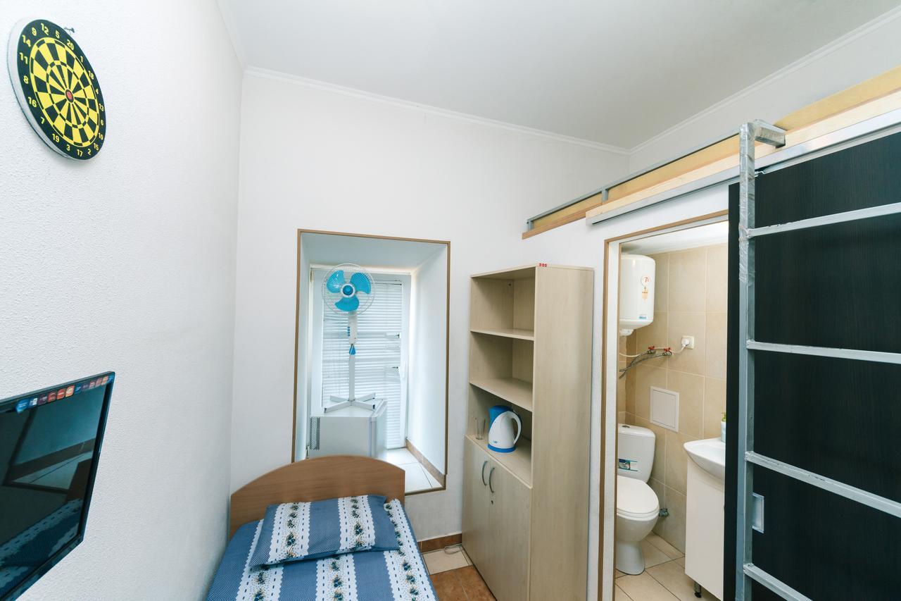 קייב Small Room Near Independence Square מראה חיצוני תמונה