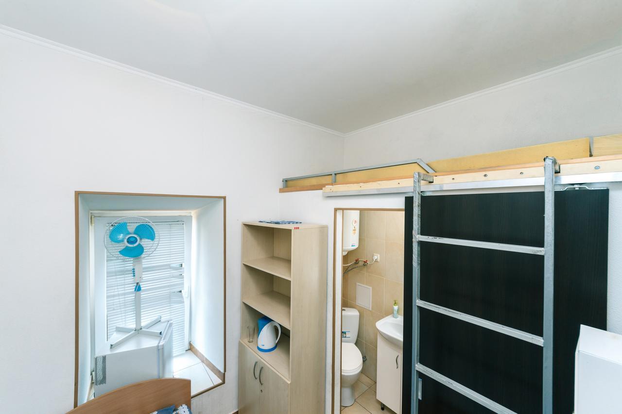 קייב Small Room Near Independence Square מראה חיצוני תמונה